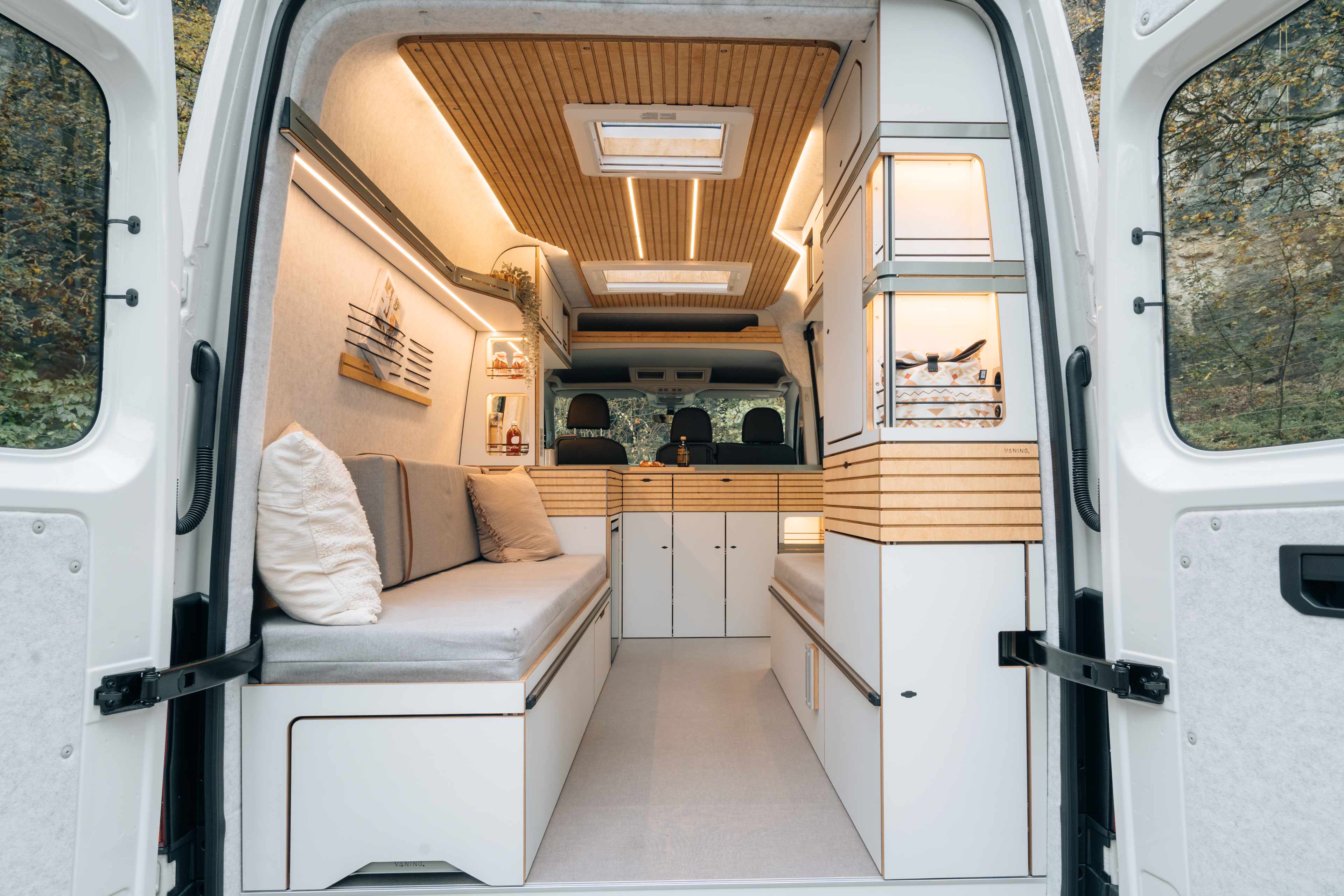 VW Crafter Camper: Durchgang