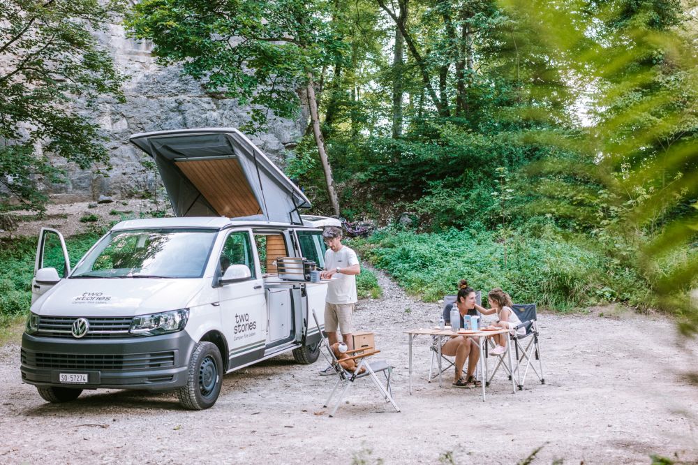 Two Stories Camper Vaning