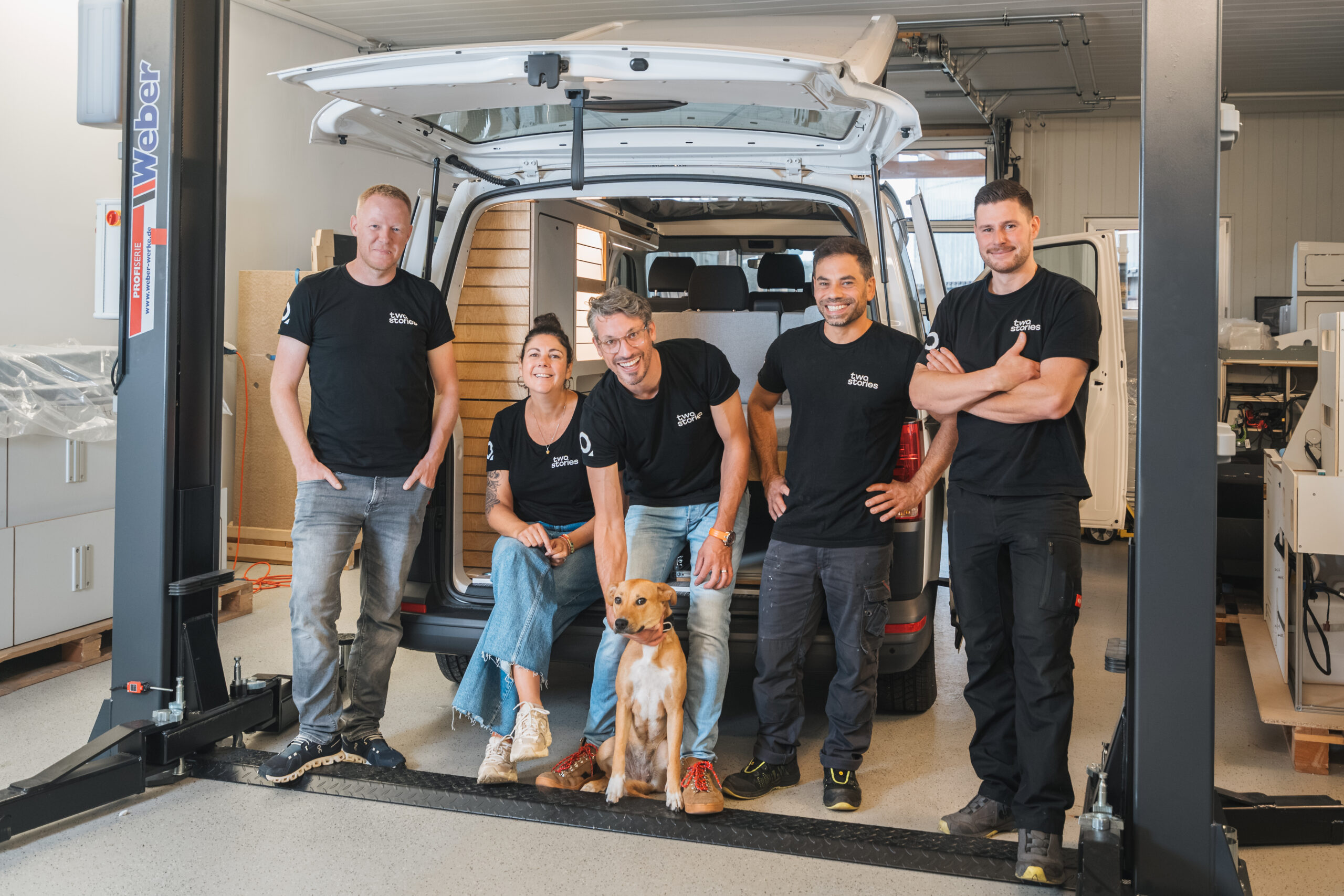 Camper Ausbau Schweiz: Team Two Stories