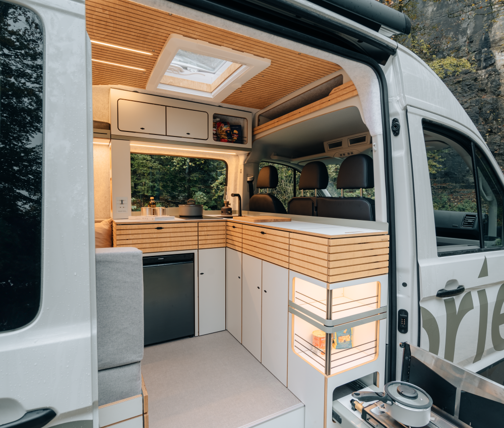 VW Camper Modelle: Two Stories Camper Ausbau Crafter